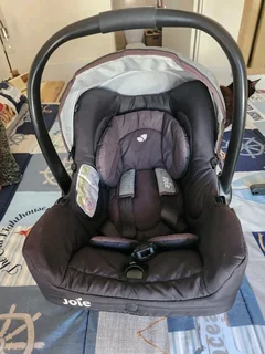 JOIE car seat and ISOFIX base with leg