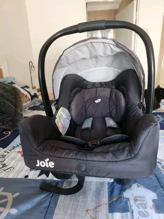 JOIE car seat and ISOFIX base with leg