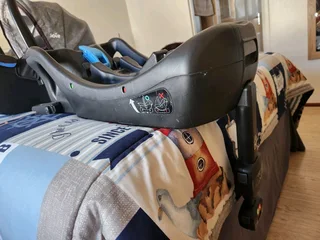 JOIE car seat and ISOFIX base with leg