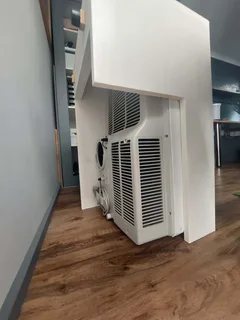 Midea 12000 BTU Portable Aircon ( R6200 now R3800)