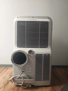 Midea 12000 BTU Portable Aircon ( R6200 now R3800)