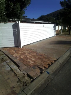 Privacy nutec inserts on palisade fencing and driveway gates