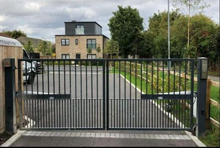 Automated sliding gates and fencing