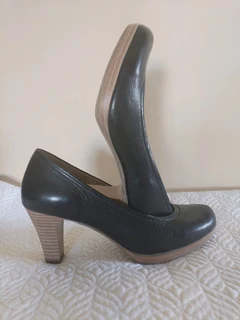 SHOES LADIES FASHIONABLE GREEN CROSS, TAKE CARE OF YOUR FEET, FASHIONABLE.SHOP PRICE R1300.