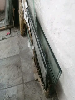 Glass  for window panes or aluminium frame size (4) 600mmLx600mmW,and marble design glass (6) piece