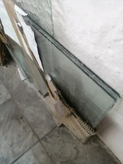 Glass  for window panes or aluminium frame size (4) 600mmLx600mmW,and marble design glass (6) piece