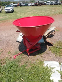 2012 FERTILIZER SPREADER