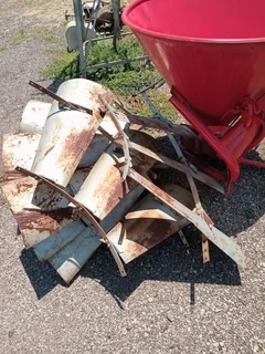 2012 FERTILIZER SPREADER