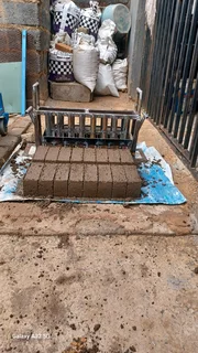 Bricks moulding machines