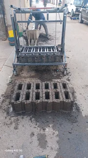 Bricks moulding machines