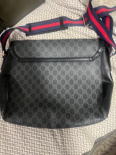 Gucci GG Supreme Black/Grey Messenger (Crossbody) Bag.