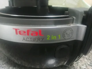 Relocating Items to go Couch Airfryer Dishes Pots etc. see pics much more. Overport Sayed 0817176484