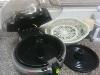 Relocating Items to go Couch Airfryer Dishes Pots etc. see pics much more. Overport Sayed 0817176484
