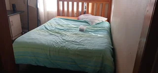 Double bed with frame