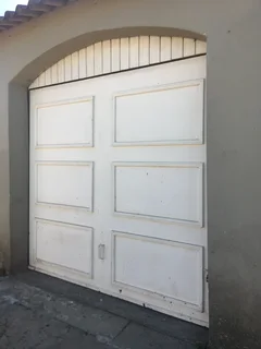 Separate one bedroom flat to re