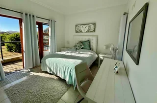 Whale Rock Garden Furniched Flat in secure estate with magnificient view/ underfloor heating