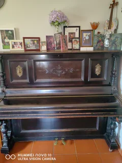piano: 160 years old: excellent workinh condition