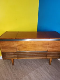 Vintage His Master&#39;s Voice(HMV) Gramophone