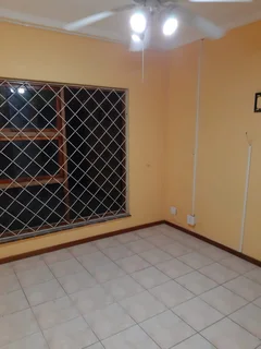 Flatlet available in Vincent Heights for R3500 P/m! (Prepaid electricity)(available 01/12/2025)