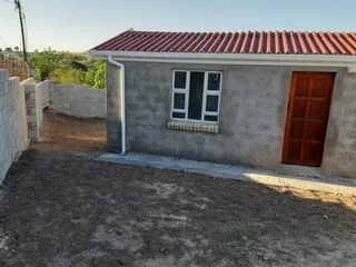 4 room house available in Mdantsane for R3500 P/m. PREPAID ELECTRICITY (Available 1st of December)