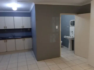 Flatlet available in Vincent Heights for only R3500 P/m [from 01/01/2026] PREPAID ELECTRICITY