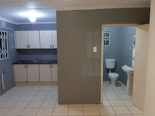 Flatlet available in Vincent Heights for only R3500 P/m [from 01/01/2026] PREPAID ELECTRICITY