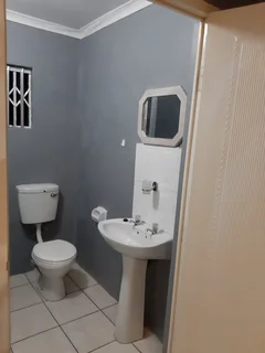 Flatlet available in Vincent Heights for only R3500 P/m [from 01/01/2026] PREPAID ELECTRICITY