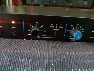 DBX 160 A COMPRESSOR /LIMITER