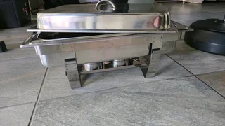 Large chafing dishes with gel lamps