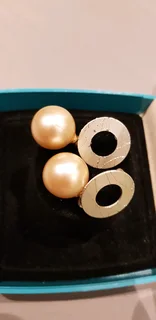 Pair of pearl drops