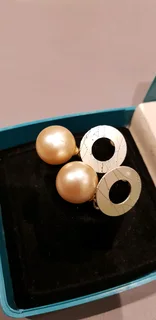 Pair of pearl drops