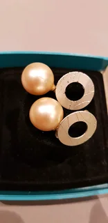 Pair of pearl drops