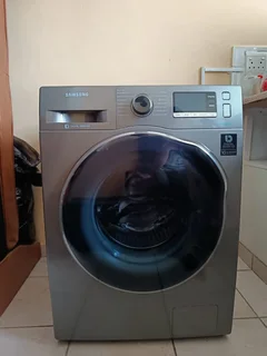 Samsung 2 in 1 washing machine. 9kg washing 6kg drying capacity. Impeccable condition