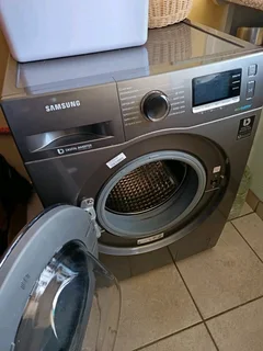 Samsung 2 in 1 washing machine. 9kgwashing 6kg drying capacity,Impeccable condition
