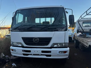 2010 Nissan Ud90 8ton Dropside