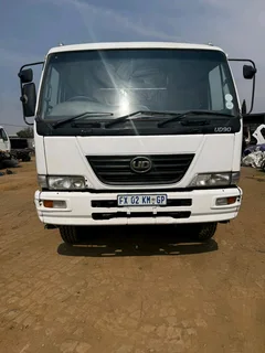 2017 Nissan UD90 Tag Axle