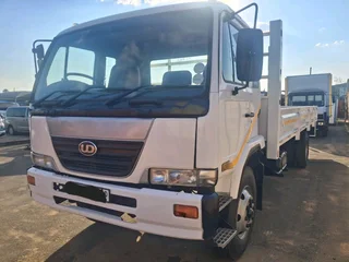 2006 Nissan UD90