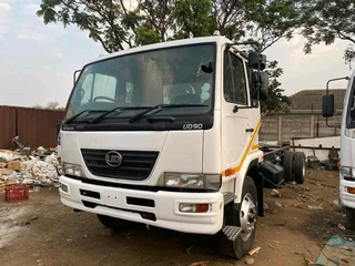 2016 Nissan UD90 8Ton Dropside