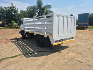2014 Nissan UD40 Cattle Truck