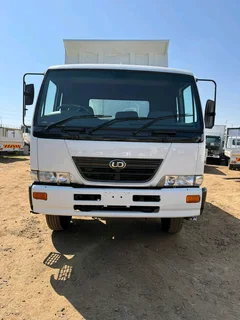 2009 Nissan UD85 6cube tipper