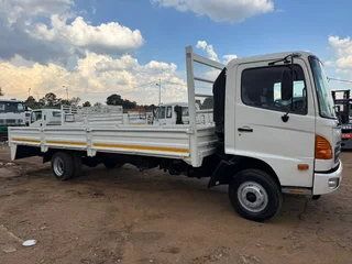 2015 Hino 500-1017