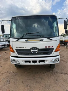 2015 Hino 500-1017