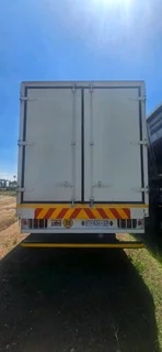 Nissan UD80 Curtain sides