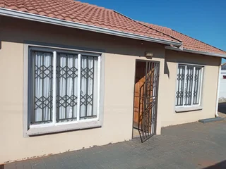 Protea Glen Rental