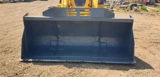 2008 - Komatsu WB93R 4X4