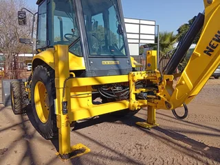 2014 New Holland B90B