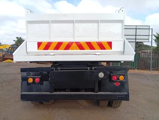 2007 NISSAN UD85 TIPPER TRUCK