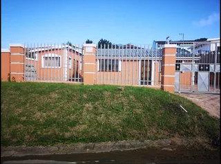 Umlazi House - Ad posted by pearl Stanley