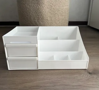 Storage for jewellery/tolietries
