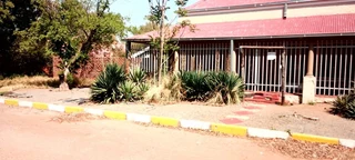 Unique House.with Potential Extra Income.